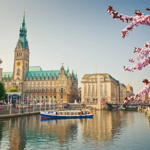 Hamburg townhall and Alster river at spring